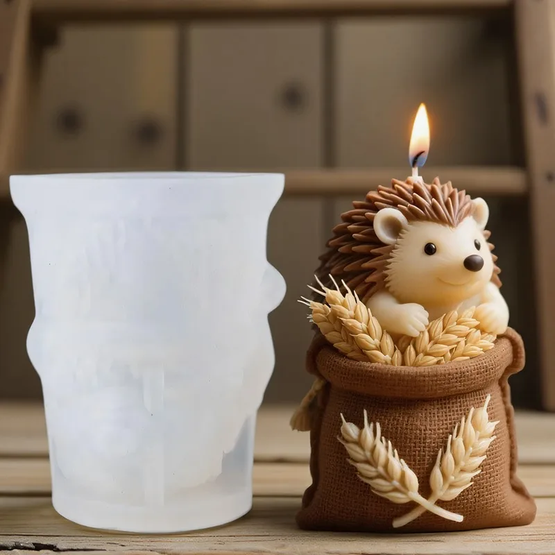 A cute hedgehog-shaped candle  - Candle Making Temperature recension och pris
